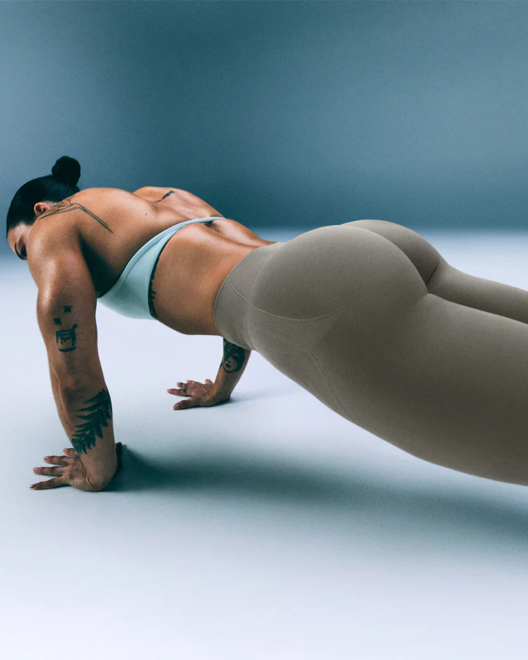 EnhanceLift\u2122 Seamless Leggings with Gray Logo
Warm Minky | Oner Active (UK / US)