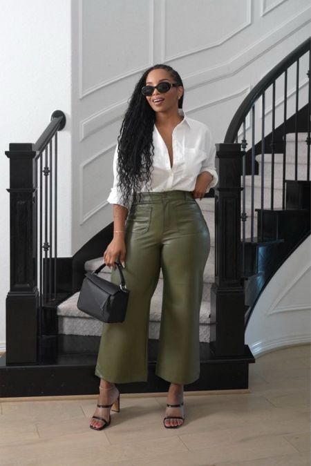 Wide leg trousers are the move this season! They’re the perfect way to elevate your workwear from basic, to fashion forward and chic. @Loft has so many styles to choose from that you can wear all year round! 

#ad #LiveLOFt @LOFT


#LTKstyletip #LTKSeasonal #LTKsalealert