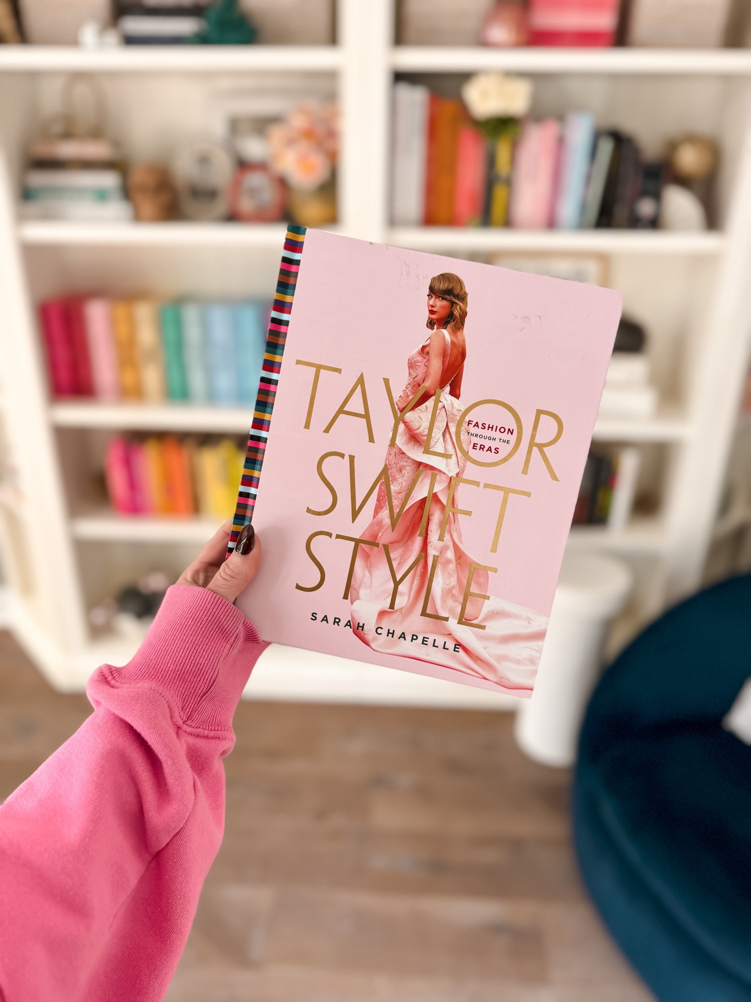 Holiday gift alert for the swifties 
Taylor swift fans 
Taylor swift style through the eras fashion book
Coffee table books 