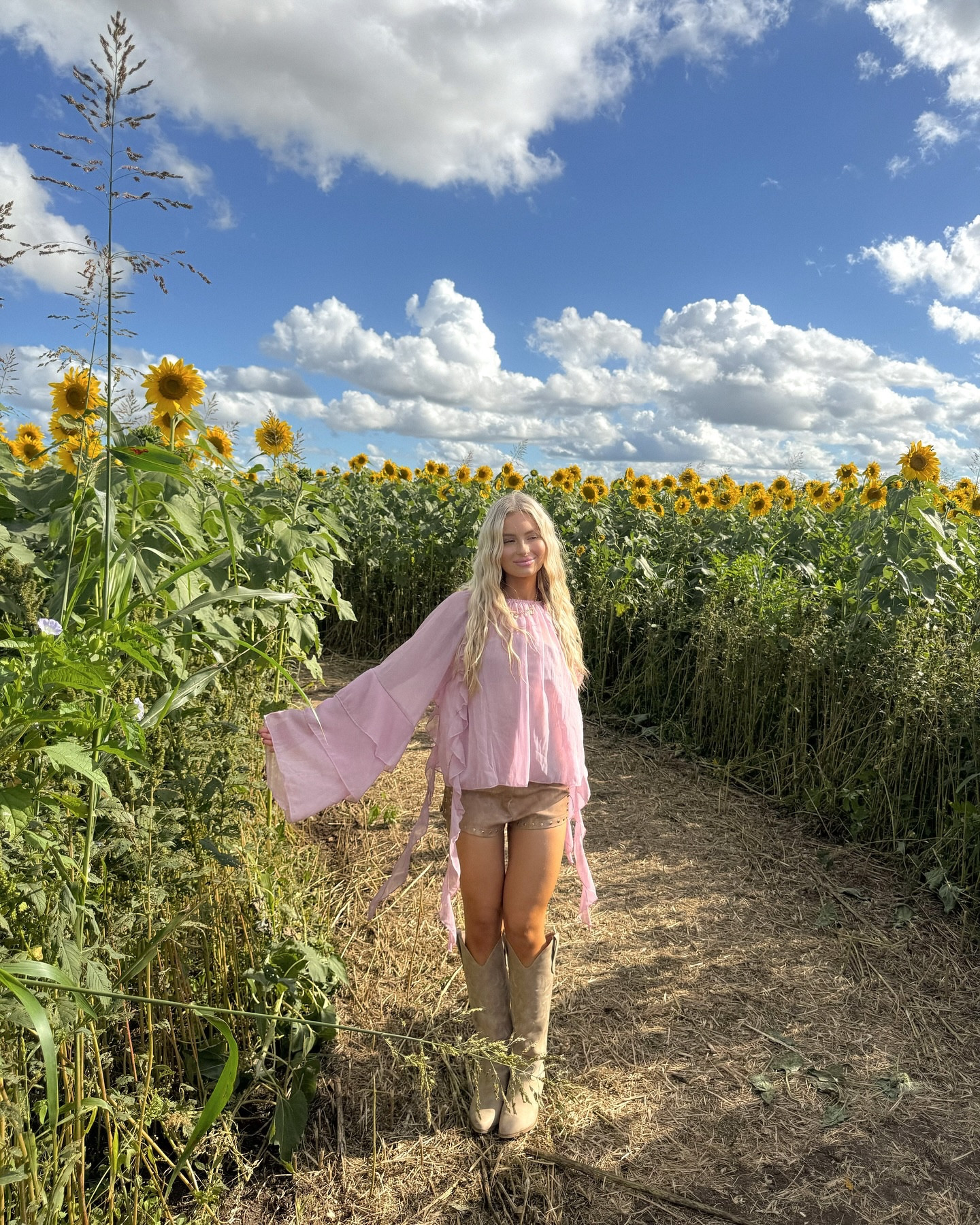 To save $$
Princess Polly code SCARLETT20 
Exact shorts from Edikted code SCARLETT10 