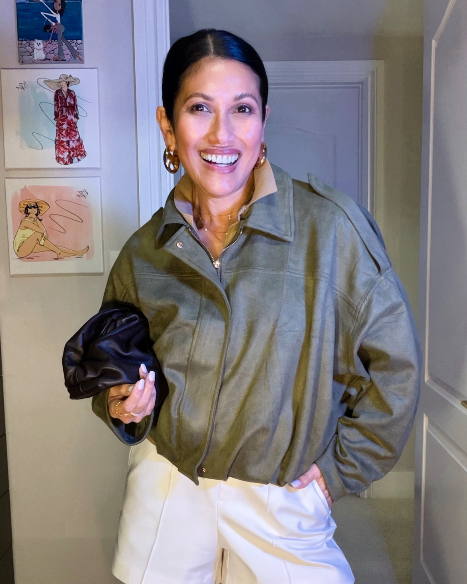 10/10 Amazon Faux Suede Bomber 


#LTKFindsUnder50 #LTKOver40 #LTKSeasonal