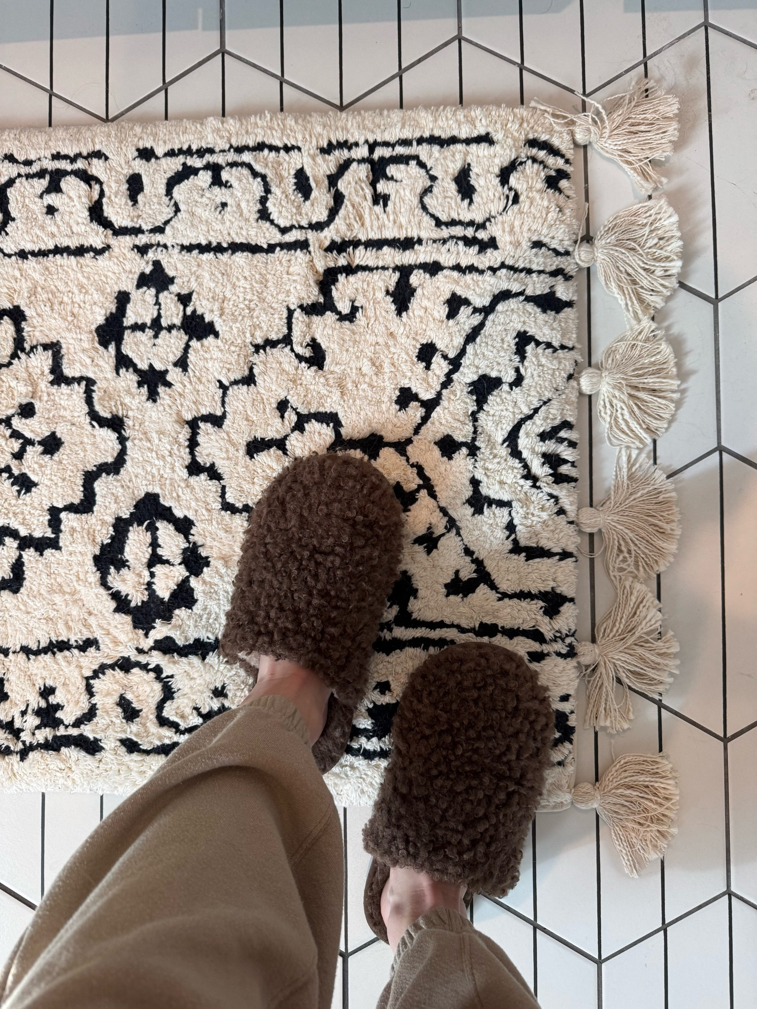 The absolute greatest slippers under $25!! 

#LTKFindsUnder100 #LTKShoeCrush #LTKCyberWeek