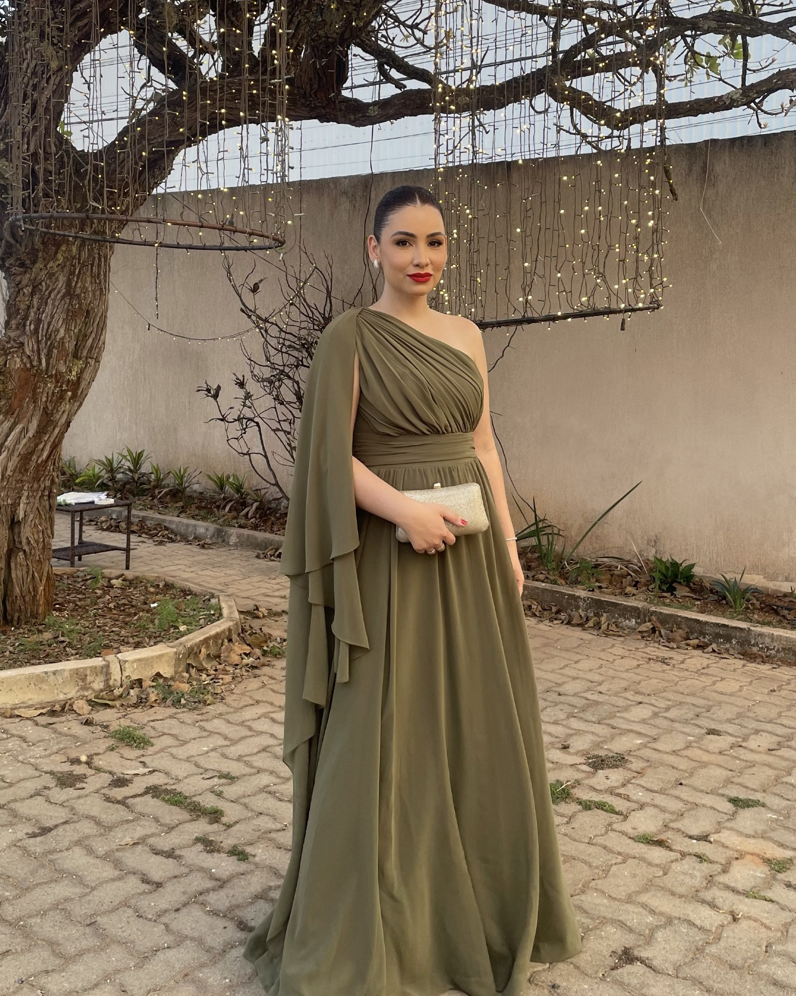 Usando uma das minhas harmonias complementares favoritas, verde e vermelho! Já que a cor do vestido está fora da minha cartela, trouxe a intensidade que precisava na maquiagem ✨

#LTKcasamento #LTKdicadeestilo #LTKbrasil