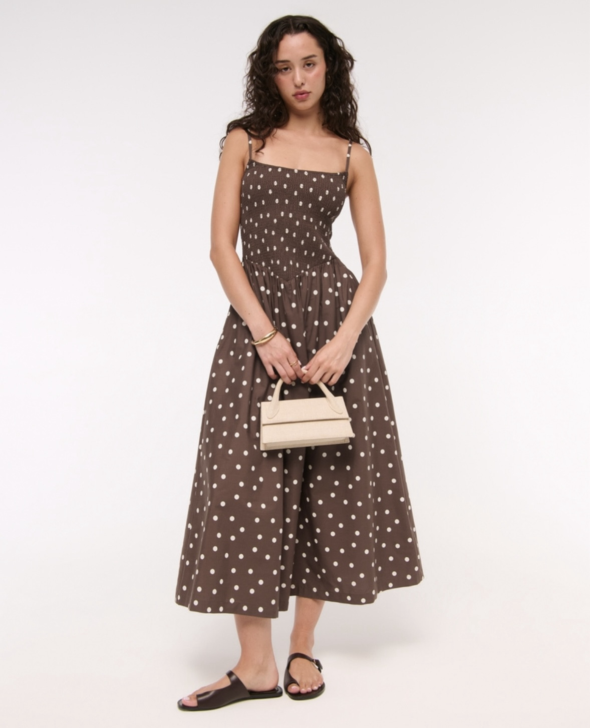 Fall trend alert : polka dots

Loving this brown polka dot dress for fall family pictures of engagement pictures. It has the fall tones but fresh for this year. Also, give me all the pretty women style. 
I'd pair this with a nude kitten heel or pump and some gold jewelry. 

Abercrombie - fall dress - family picture dress - wedding guest dress - a&f

#LTKSeasonal #LTKFamily #LTKStyleTip