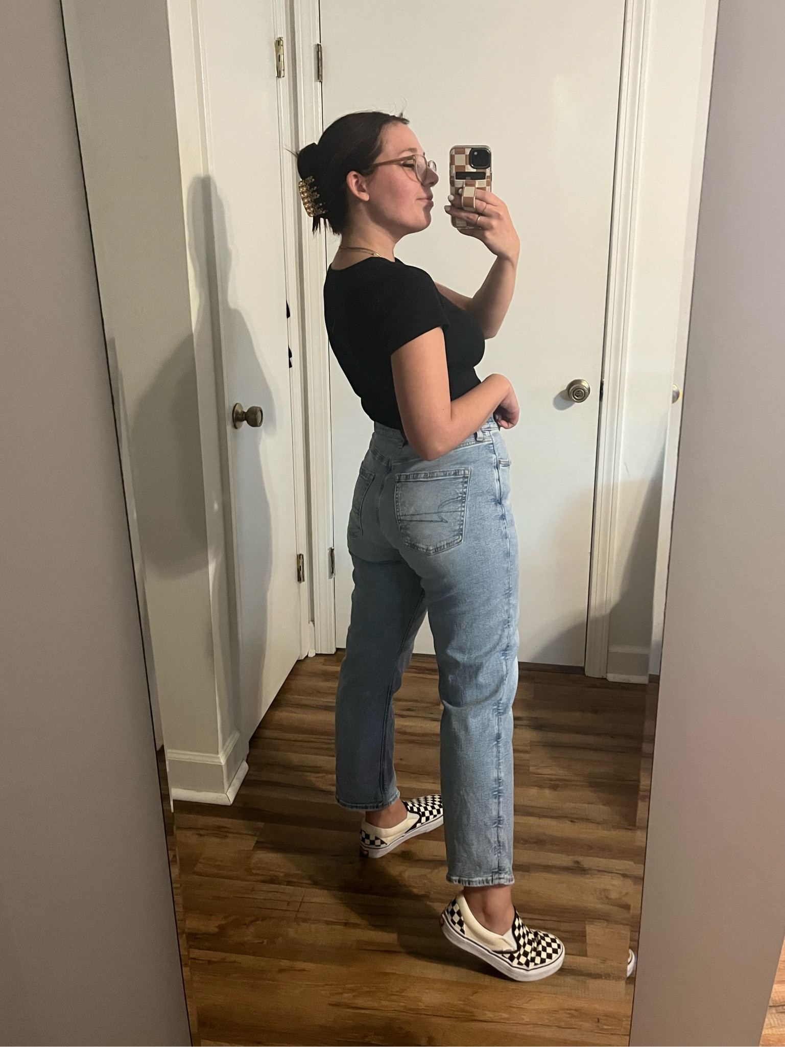 obsessed with these jeans and the top is on sale for $12! all from American Eagle, including the hair clip 🥰 I’m 5’2” and I get size M in the shirt and 8 X-Short in the jeans! 

#LTKstyletip #LTKSale #LTKcurves