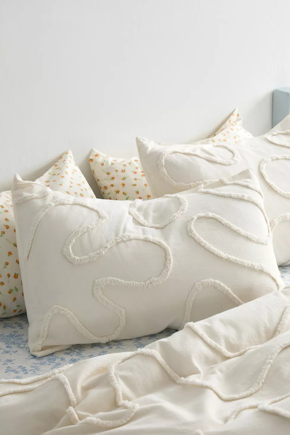 Wiggle Tufted Sham Set | Urban Outfitters (US and RoW)