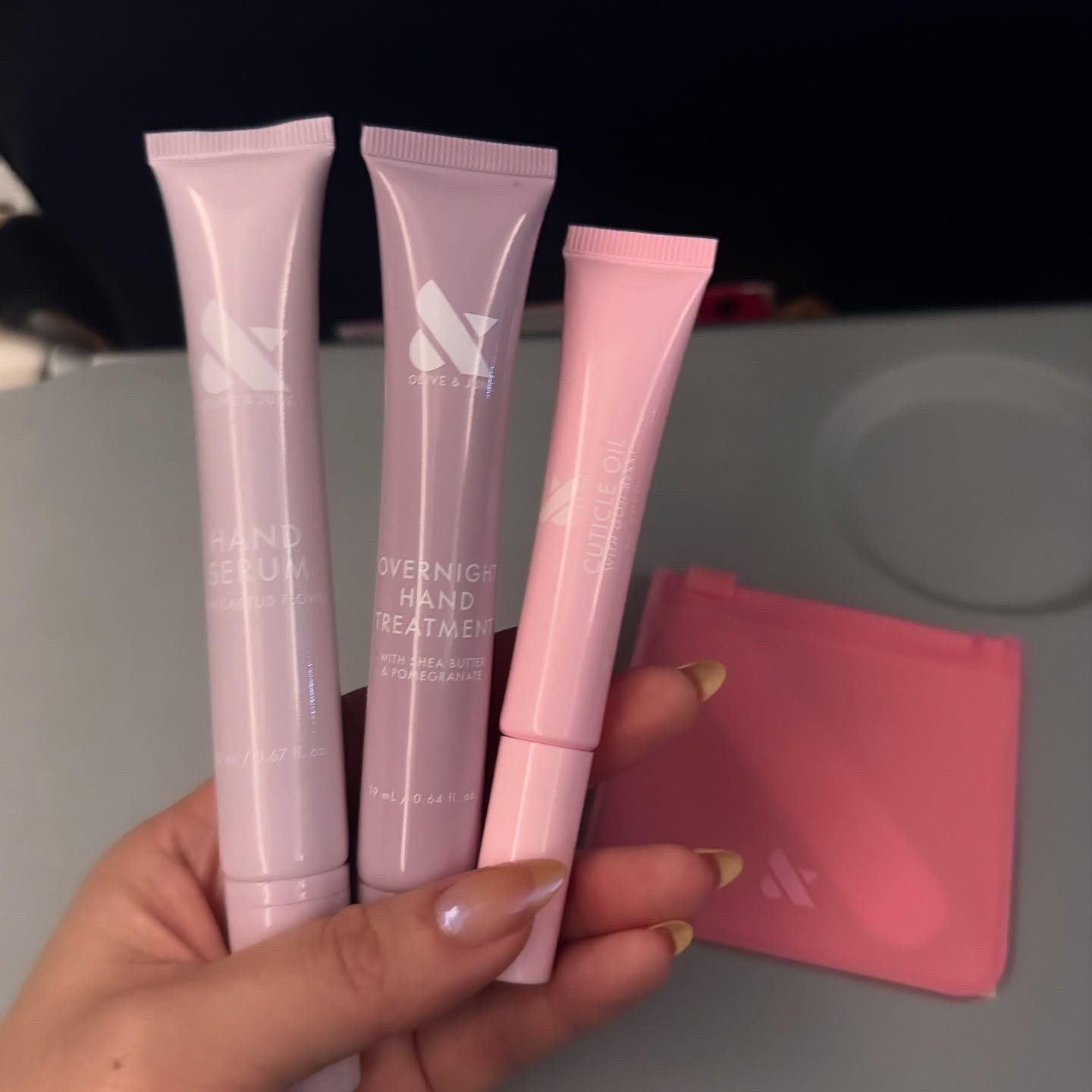 ✈️ Travel Essentials 💅 

🇵🇭 I’m visiting family and not very active on social media at the moment (haven’t been back since 2016!) so I can be fully present (all the better to absorb all the gossip 😂). 

These mini care items have come in clutch recently! If you missed out the @oliveandjune Cuticle Oil, you’ll be able to pick it up from the website sometime this month, IIRC. 🫶

I’ll be back to teaching Masterclasses next month! 💕

Use CARINA20 for 20% off first Olive and June Systems. Link in bio ♥️ I am so grateful whenever you shop through my link! 🙏 

(Wearing 2 coats of Pink Goldfish) 🐠 

#oliveandjune #oliveandjunepartner #oliveyourmani #theinstantmani #pressonnails #ojnails #perfectnails #diymanicure #💅byPoppy #olivemymani #WeekendManis #quickdry #winternails #travelessentials #cuticlecare #skincare #cuticleoil

#LTKGiftGuide #LTKBeauty #LTKHoliday