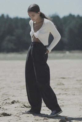 BDG – Kokon-Jeans „Erin“ in Schwarz mit Waschung | Urban Outfitters DE