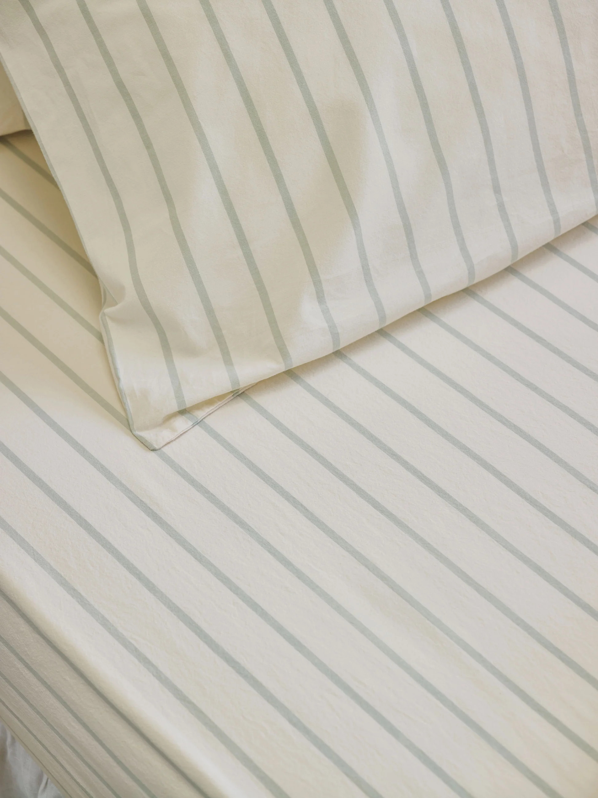 Mellow Green Slumber Stripe Cotton Fitted Sheet | Piglet