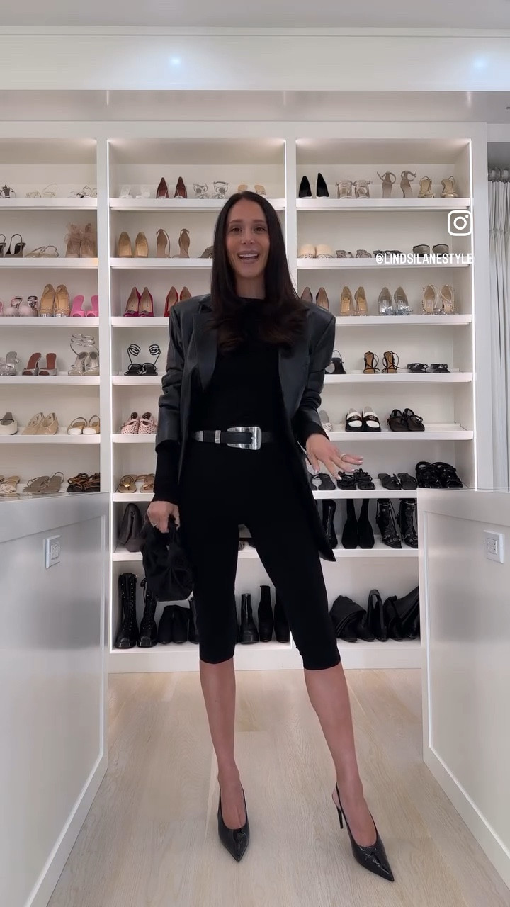 Friday night outfit inspo! Loveee a capri legging!

#LTKStyleTip #LTKSeasonal #LTKBeauty