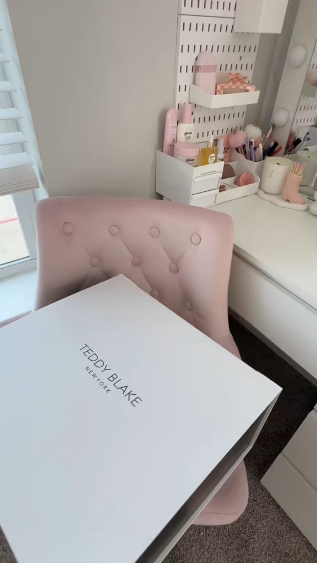 Teddy Blake unboxing 

#LTKHoliday #LTKootd #LTKGiftGuide