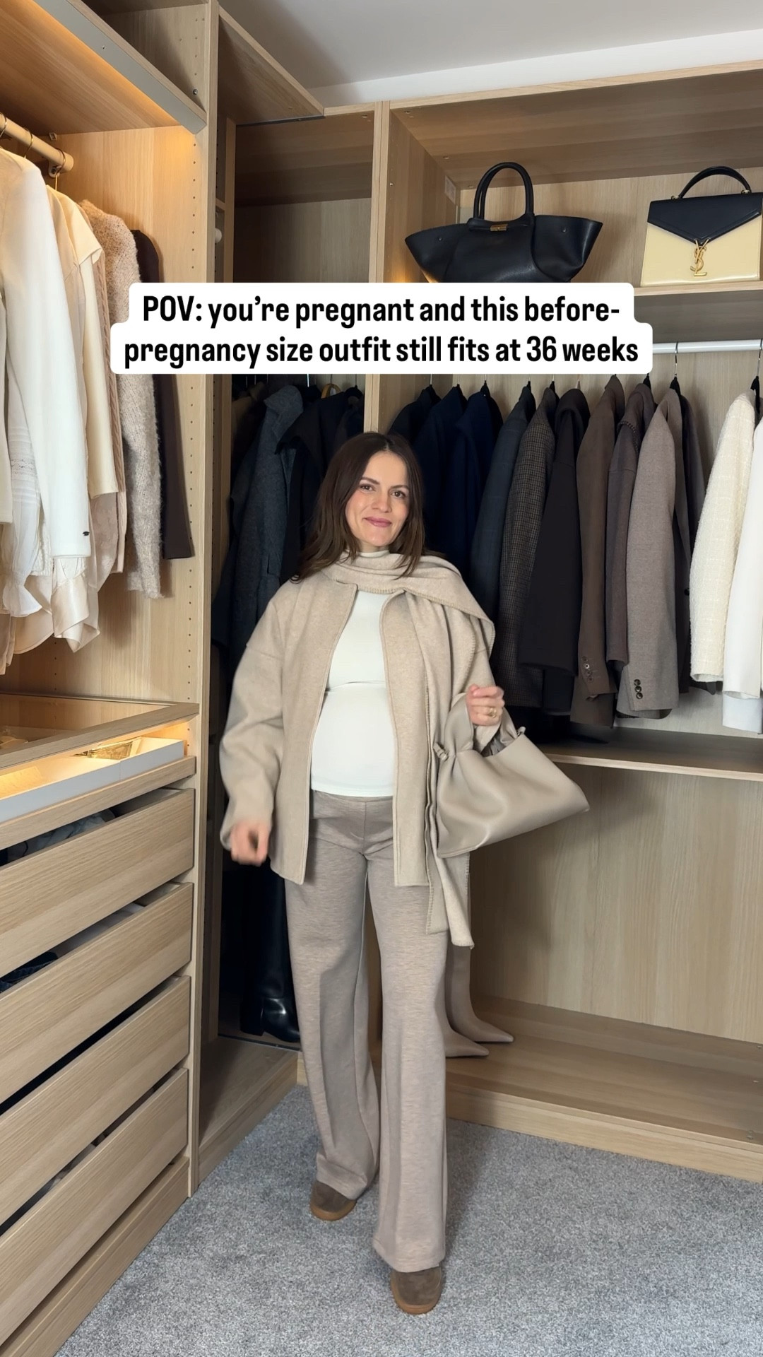 This is not a flex.
It’s about choosing clothes I wore before pregnancy, can wear during, and will rewear after.

Proof that you don’t have to buy a whole new wardrobe for a few months — if you don’t want to.
Finding pieces that adapt as your body changes is the key.

Will these trousers fit forever? Probably not.
They might not fit tomorrow or at 39 weeks — and that’s fine. I’m happy to live in leggings for one month instead of nine.

That’s the whole point.

Sizing for reference:
36 weeks pregnant • 160 cm • ~65 kg
Wearing Smalll
