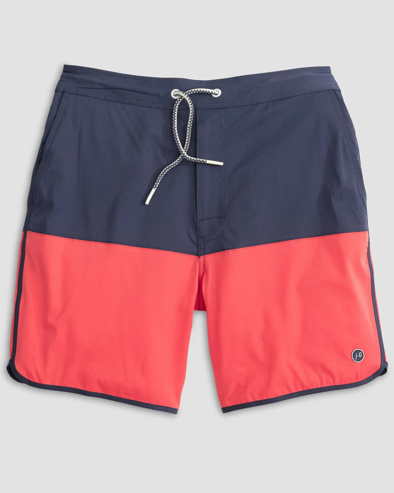 Tully Half Elastic 7" Surf Shorts - Scalloped Hem | johnnie O