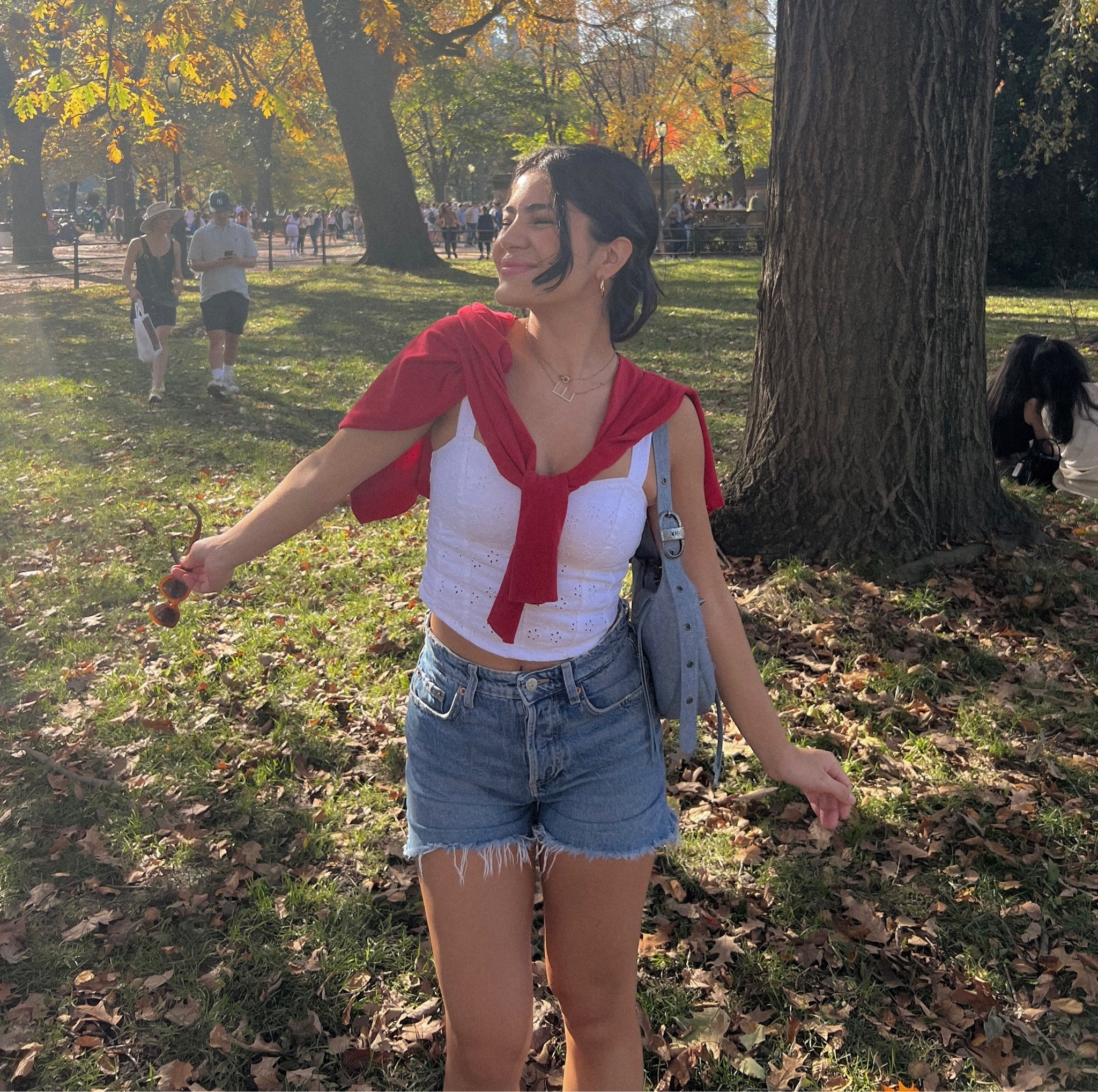 the perfect pop of red 🍒 red cardigan, white corset, jean shorts, denim bag, fall trends 

#LTKHoliday #LTKSeasonal