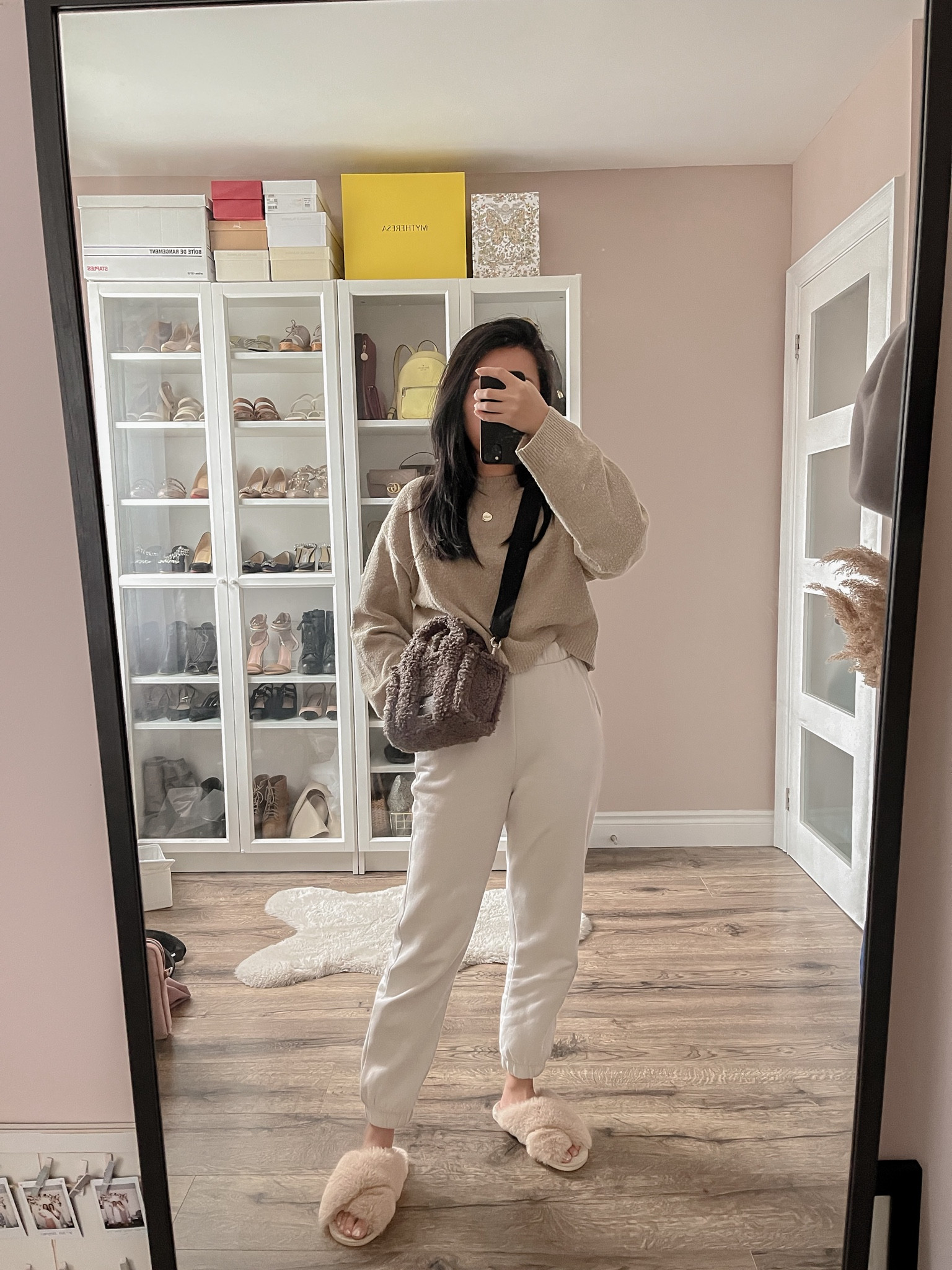 I recently found out there’s a trend called “sad beige” have you heard of it ?

Cozy neutrals only

#LTKstyletip