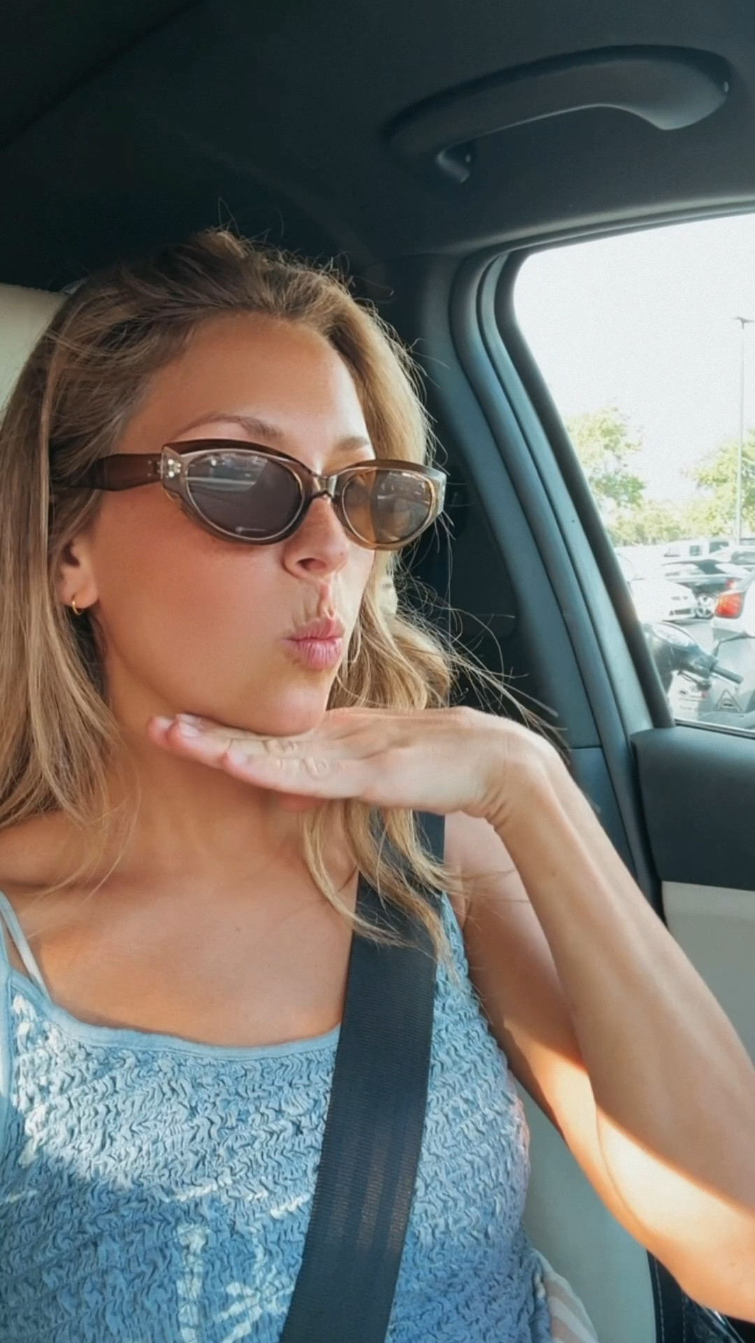 Sunglasses so good I’m about to buy a backup pair. Only $14 🤩

#LTKFindsUnder50