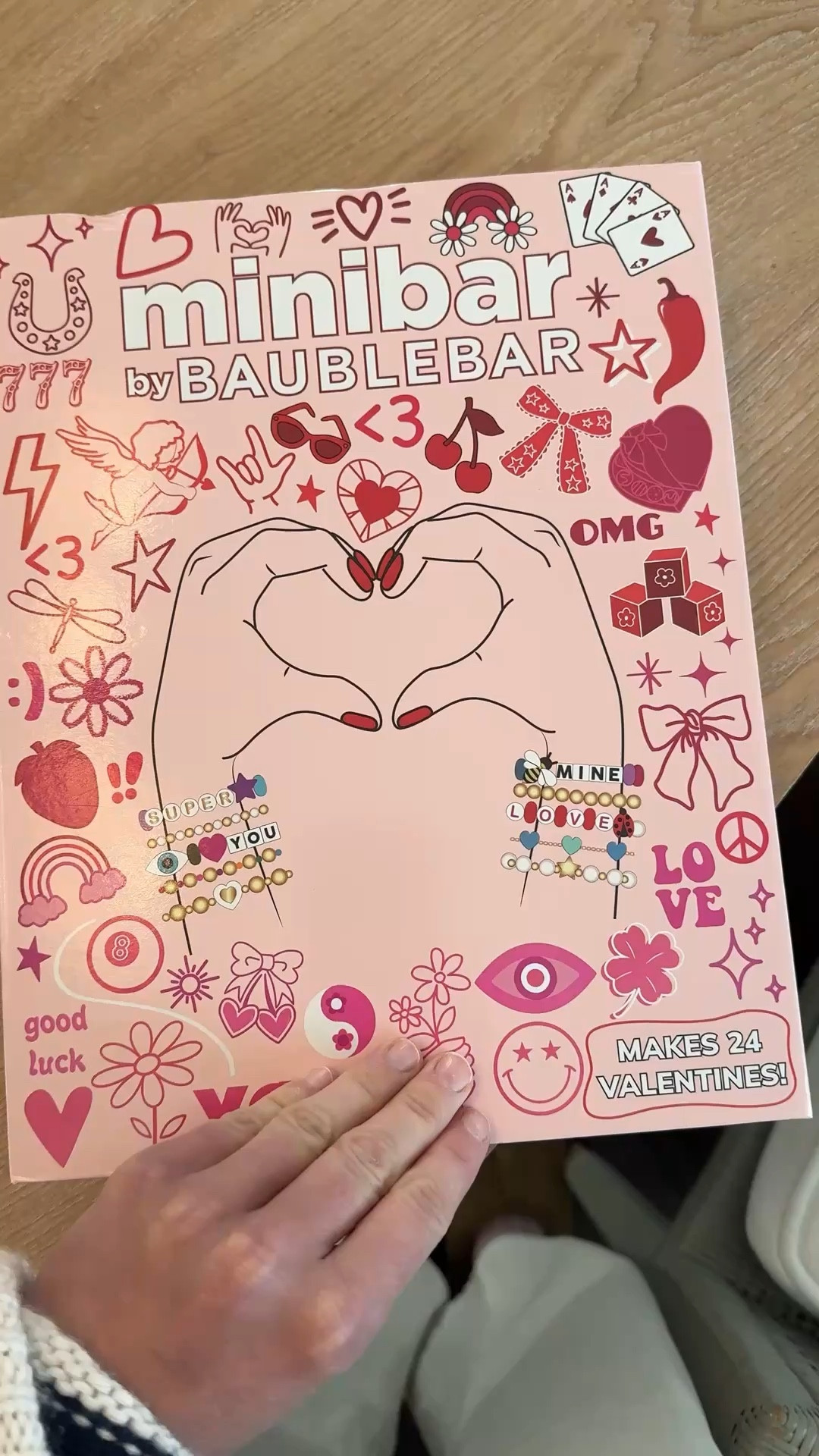 DIY Valentines for kids! Bauble Bar bracelet kit. #valentinesday 