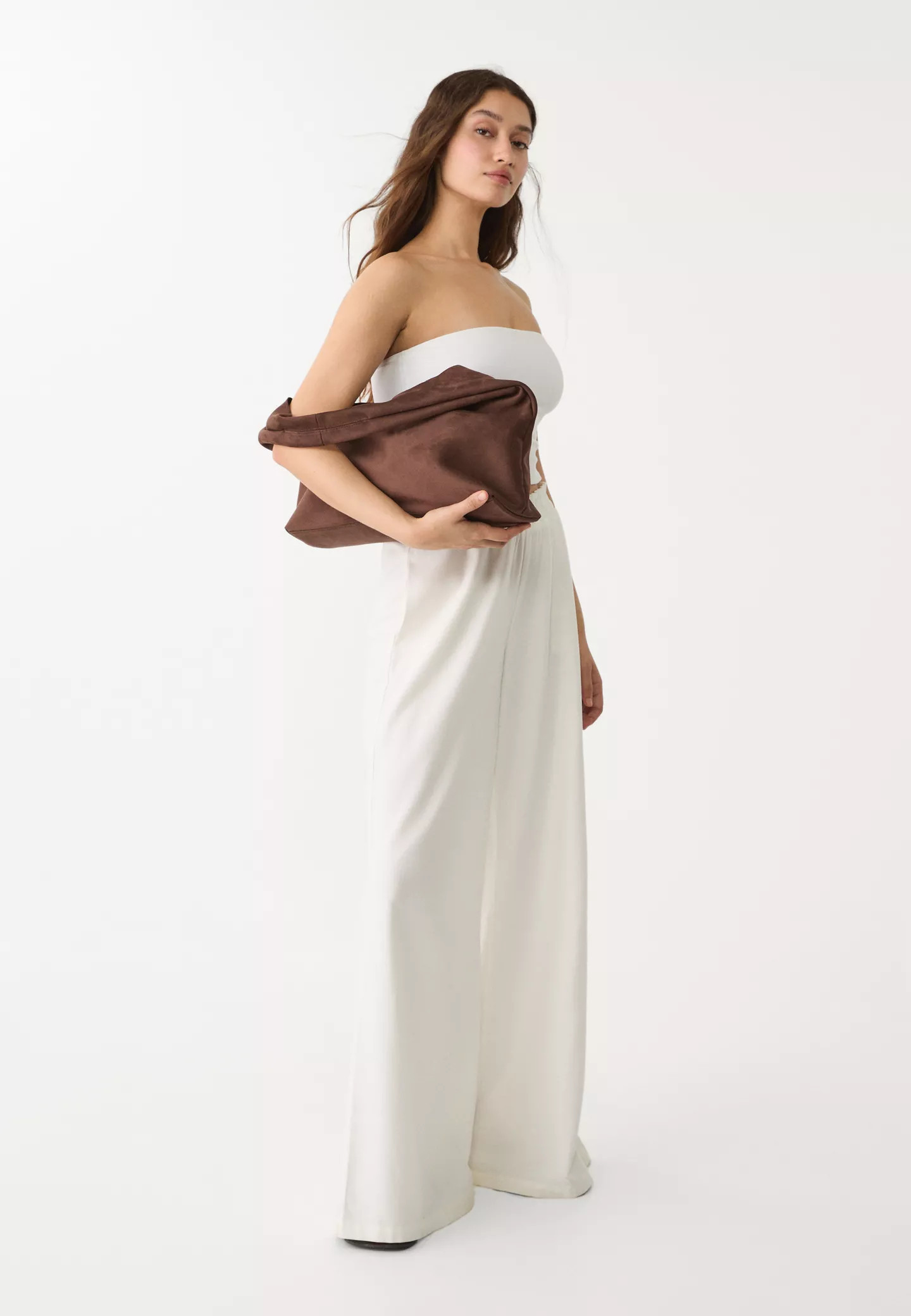 Schultertasche aus Wildlederimitat | Stradivarius DE