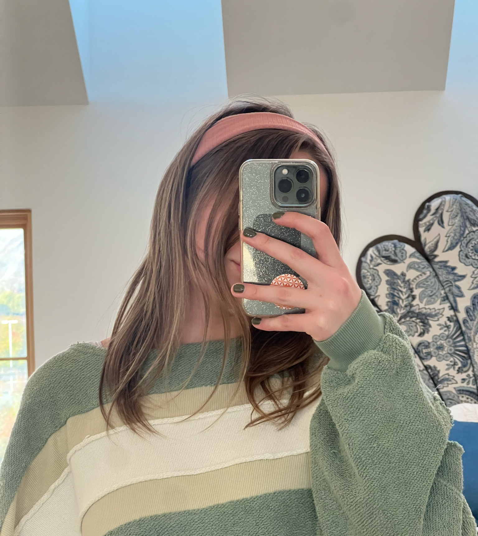 This headband is such a great statement piece! I have it in pink and green and I love it so much!