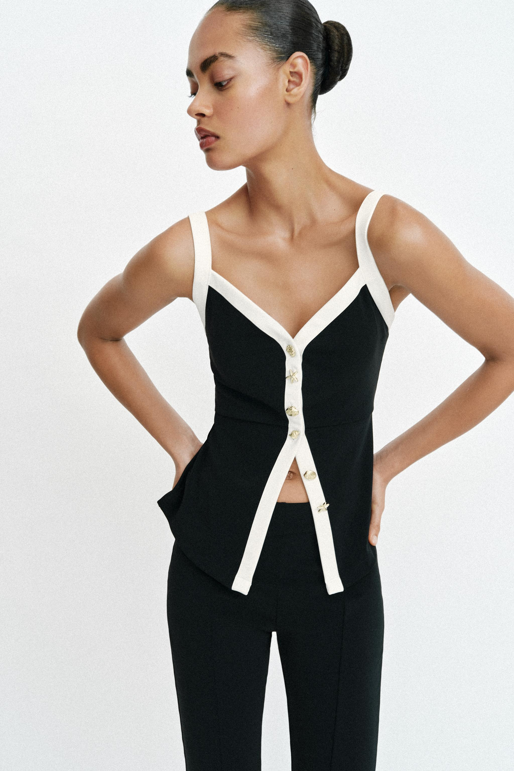 CONTRAST BUTTON TOP | Zara US