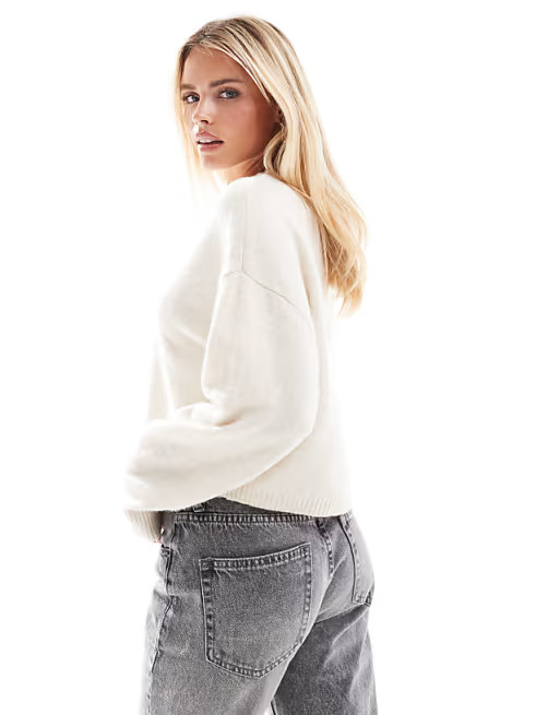 Vero Moda Petite round neck knitted jumper in cream | ASOS (Global)