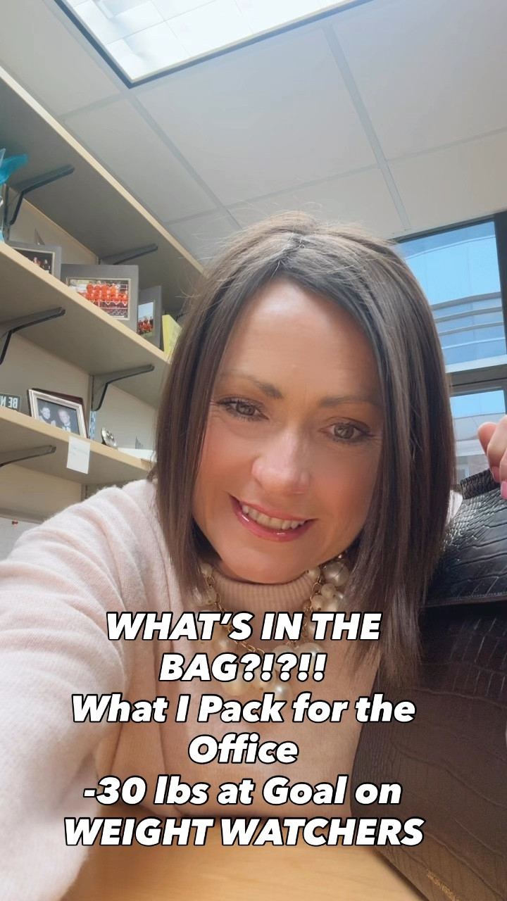Today’s edition of what’s in the bag????

Breakfast
2 Slices Light Aunt Millie’s Bread - 2 Points
2 Teaspoons Light Mayo - 1 Point
2 Pieces Center Cut Bacon - 2 Points
Tomato - 0 Points

Lunch
1/2 Cup (heaping) Crockpot Beef and Noodles - 3 Points
Cucubmber Spears - 0 Points

Snack 
Green Grapes - 0 Points
Banana Chocolate Chip Muffin - 3 Points

Dinner
Baked Chicken Parmesan - 3 Points
1/4 Cup Pasta - 2 Points

Enjoy!

Xo, Mindy

#LTKOver40 #LTKWorkwear #LTKfitnessgoals