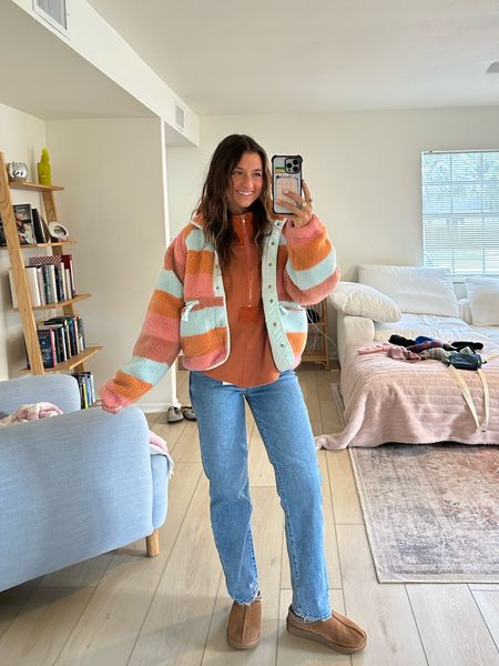 I’m obsessed with this outfit <3 jacket isn’t sold in this color but there’s so many other cute colors! 
Wearing size small 
Top: large (couldve sized down) code nat15 


#LTKtravel #LTKstyletip #LTKSeasonal
