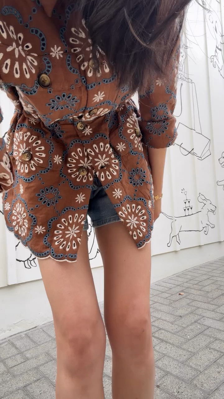 Mixing an investment Veronica Beard eyelet jacket up with Zara denim shorts. 

#summeroutfit
#ootd
#resortwear
#vacationoutfit
#classicstyle
