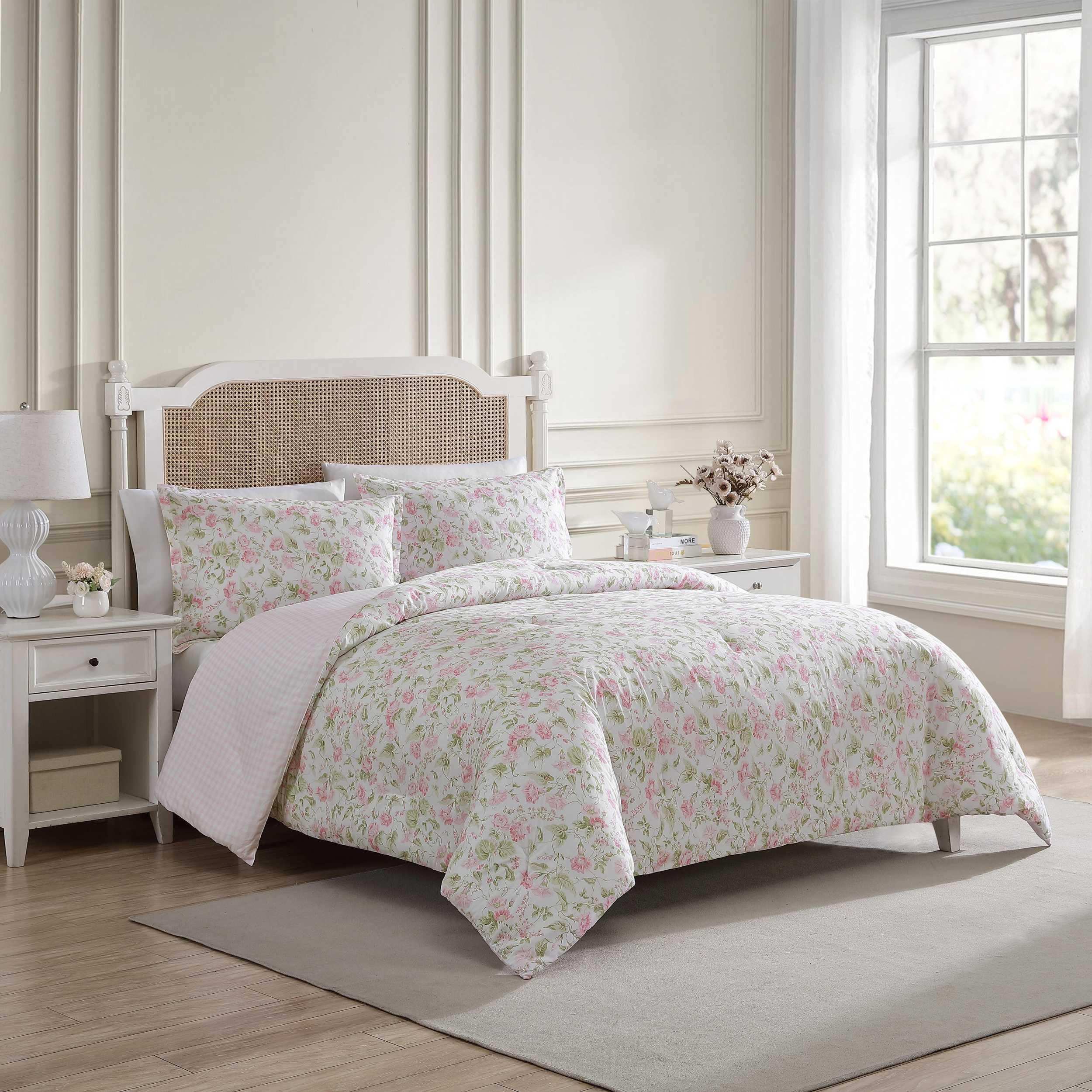 Laura Ashley - Queen Comforter Set, Luxuriously Soft Bedding with Matching Shams, Floral Home Dec... | Amazon (US)