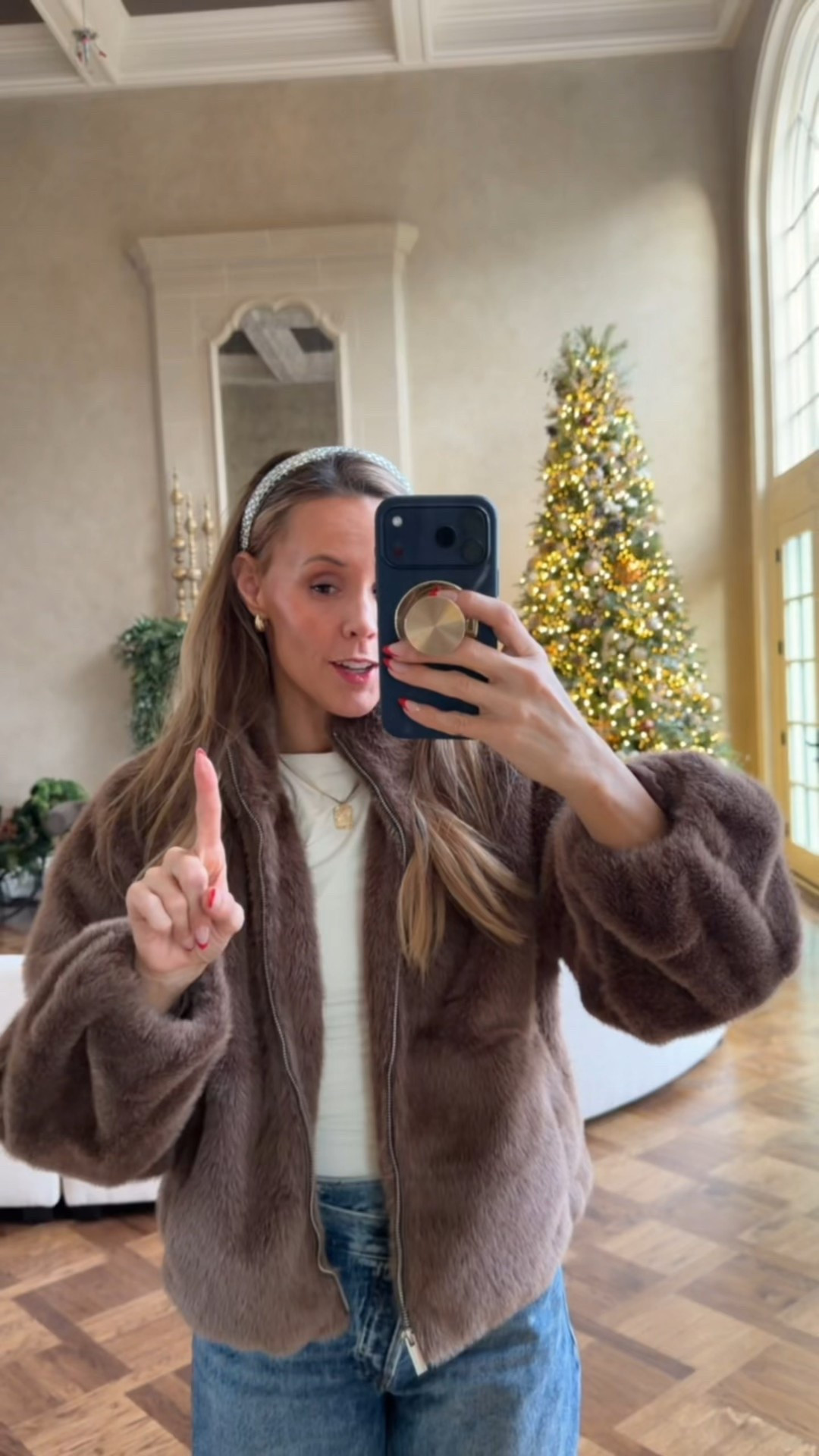 The perfect coat to dress up casually or throw on over a dressier fit. Perfect for all the upcoming holiday parties — and it instantly elevates a jeans-and-tee moment. ✨

#LTKHoliday #LTKFindsUnder100 #LTKSeasonal