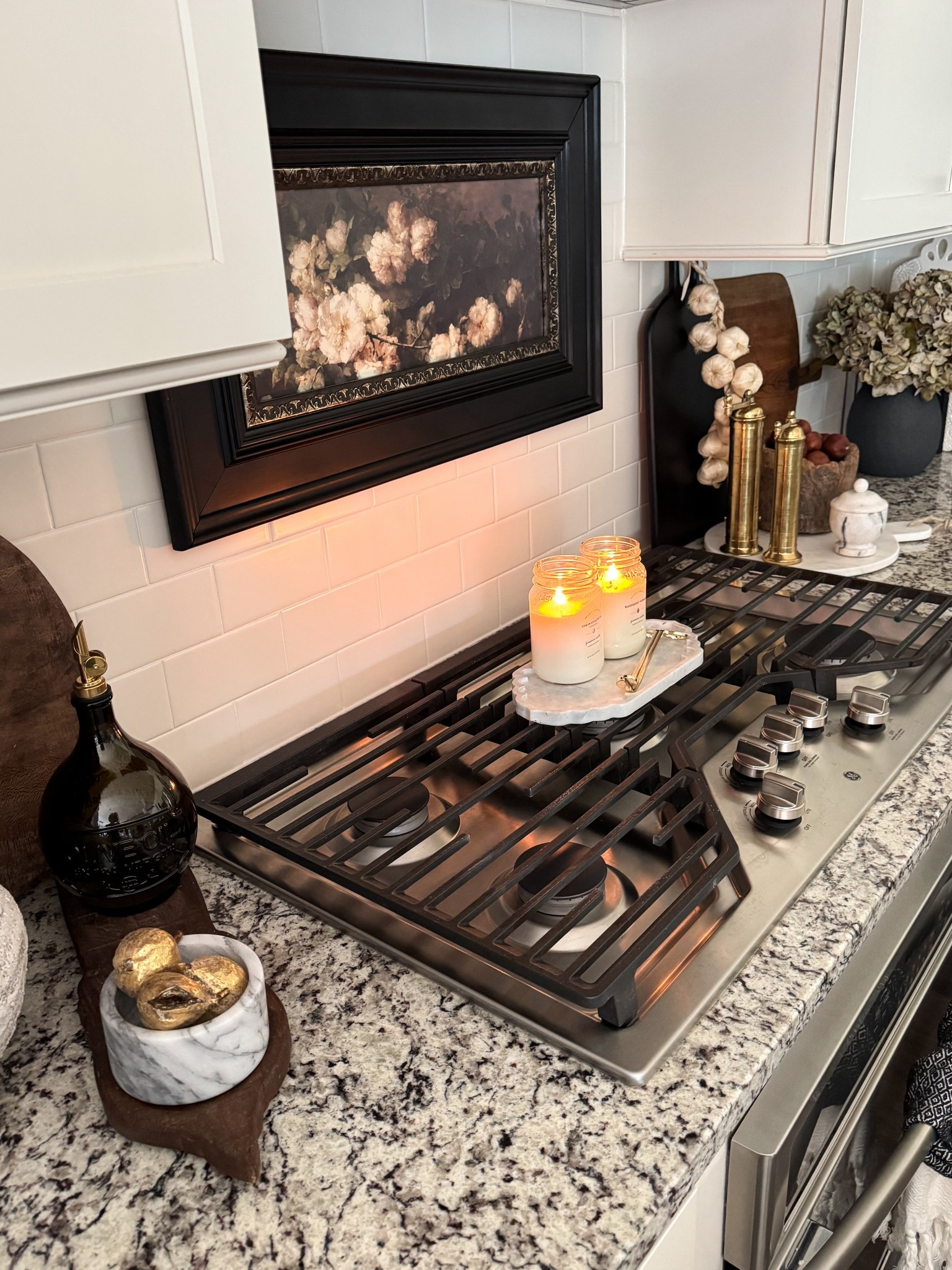 My spring kitchen🌸

Green glass olive oil bottle, gold dispenser spouts, marble bowl, vintage cutting board, string of faux garlic, brass salt & pepper mills, marble bowl with lid, black serving board, vintage bowl, gold figs, round marble board, wood pedestal, green wreath, moody hydrangeas



#LTKSeasonal #LTKHome #LTKstorytime