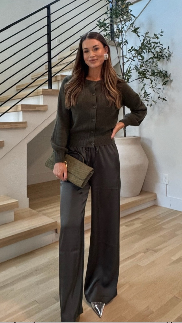 In love with this chocolate brown outfit! How cute is this cardigan with these silk pants? So comfortable! I went with pops of silver in my earrings and heels. 

Fall outfits
Fall style
Aritzia
Suede
Silk
Satin
Clutch
Amazon

#LTKStyleTip #LTKItBag #LTKShoeCrush