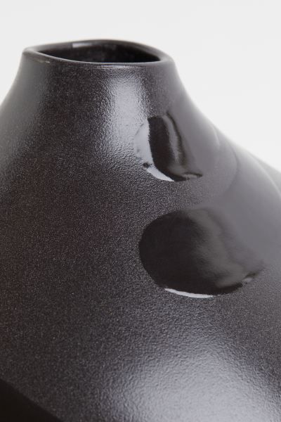 Large stoneware vase | H&M (UK, MY, IN, SG, PH, TW, HK)