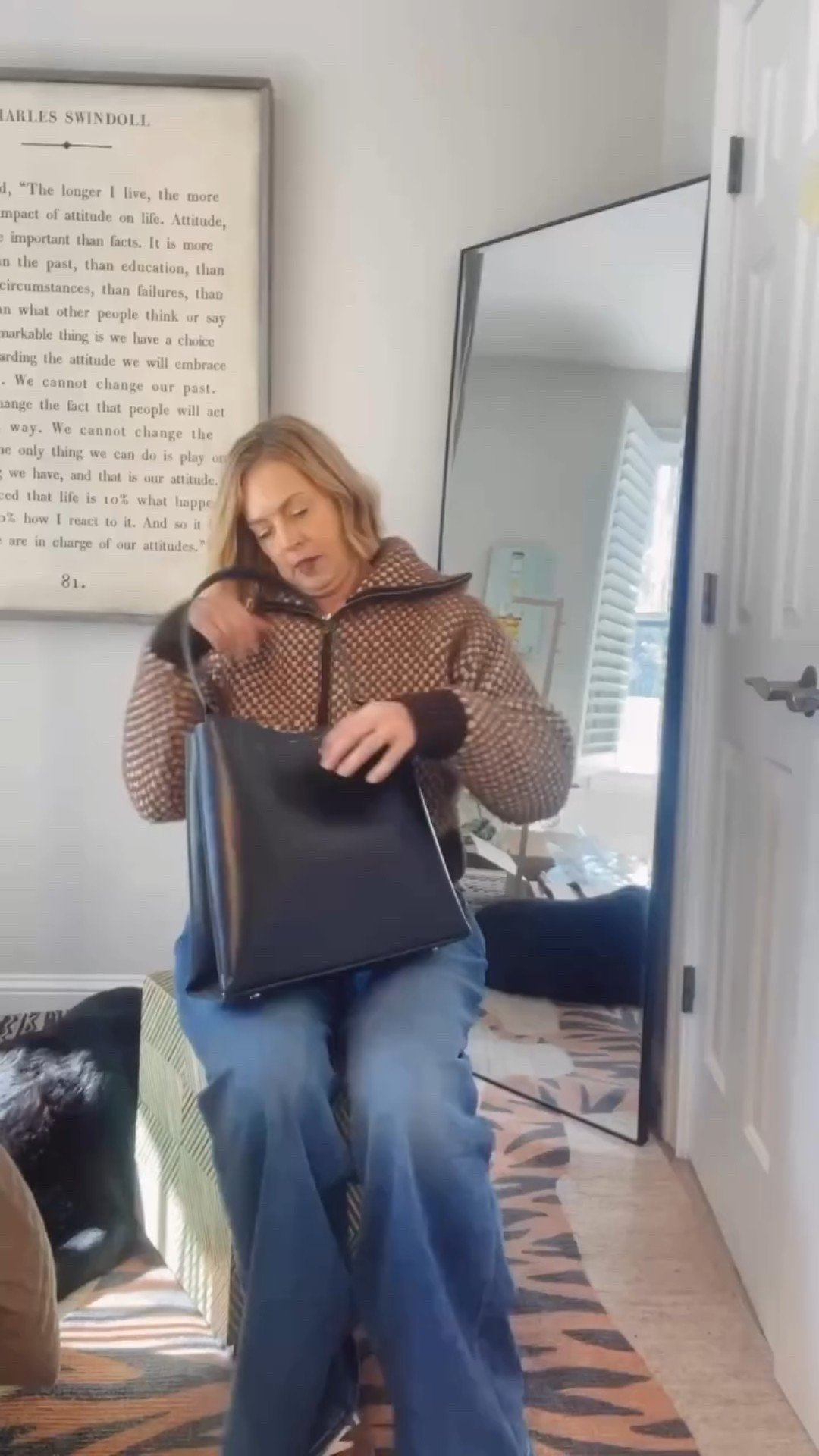 Day 14 of 72 days of no shopping + an unexpected side of personal growth. ☺️
What do you think? Have you had a similar experience?

OOTD @zara @mother @jennikayne @roxanneassoulin @adidas @nordstrom 

#nonewclohes #shopmyclosetover50 #crestespaceover50 #closetoverhaul #nohaulzone