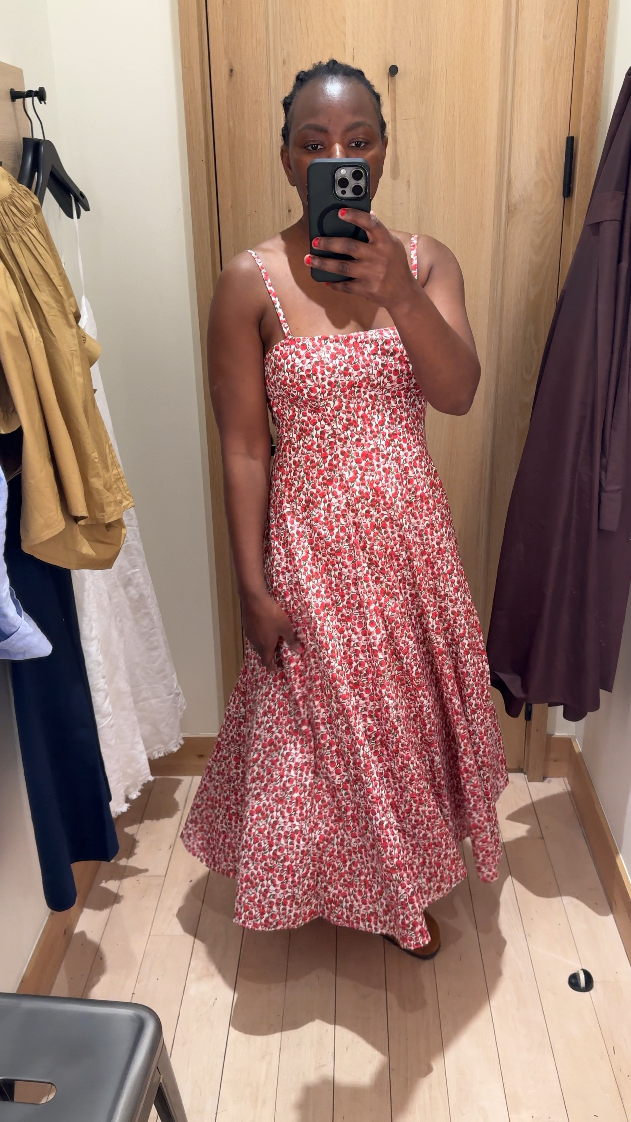 J Crew strawberry print summer dress 
#jcrewsale size 10 
Summer slip dress 
Women’s wear 

#LTKMidsize #LTKStyleTip