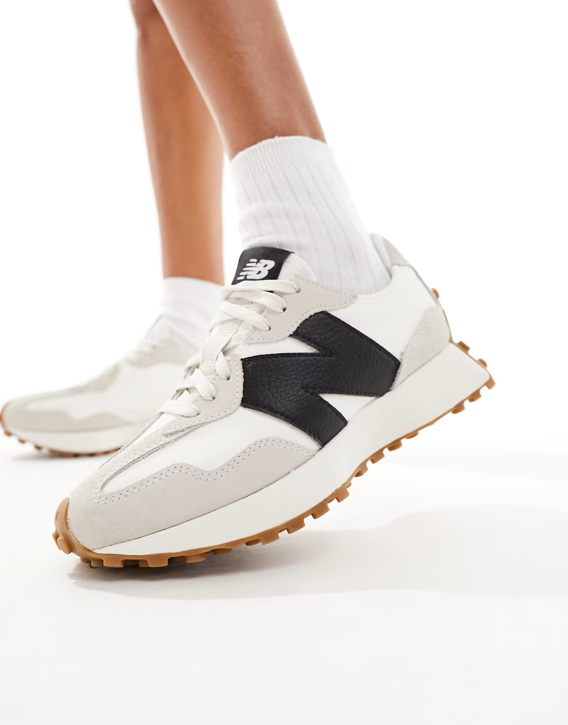 New Balance 327 trainers with gum sole in white and black | ASOS (Global)