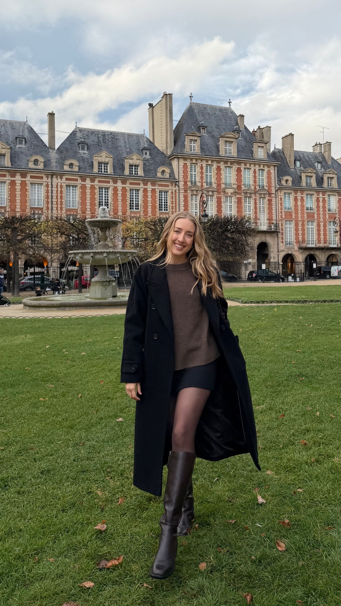 Fall outfit in Paris pt 1 🍁

Trench coat | brown tights | brown boots | sweater outfit | fall outfit 