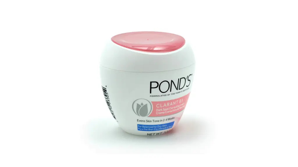POND’S Clarant B3 Dark Spot Correcting Face Cream, Daily Moisturizer for Dry Skin – 7 oz | Walmart (US)
