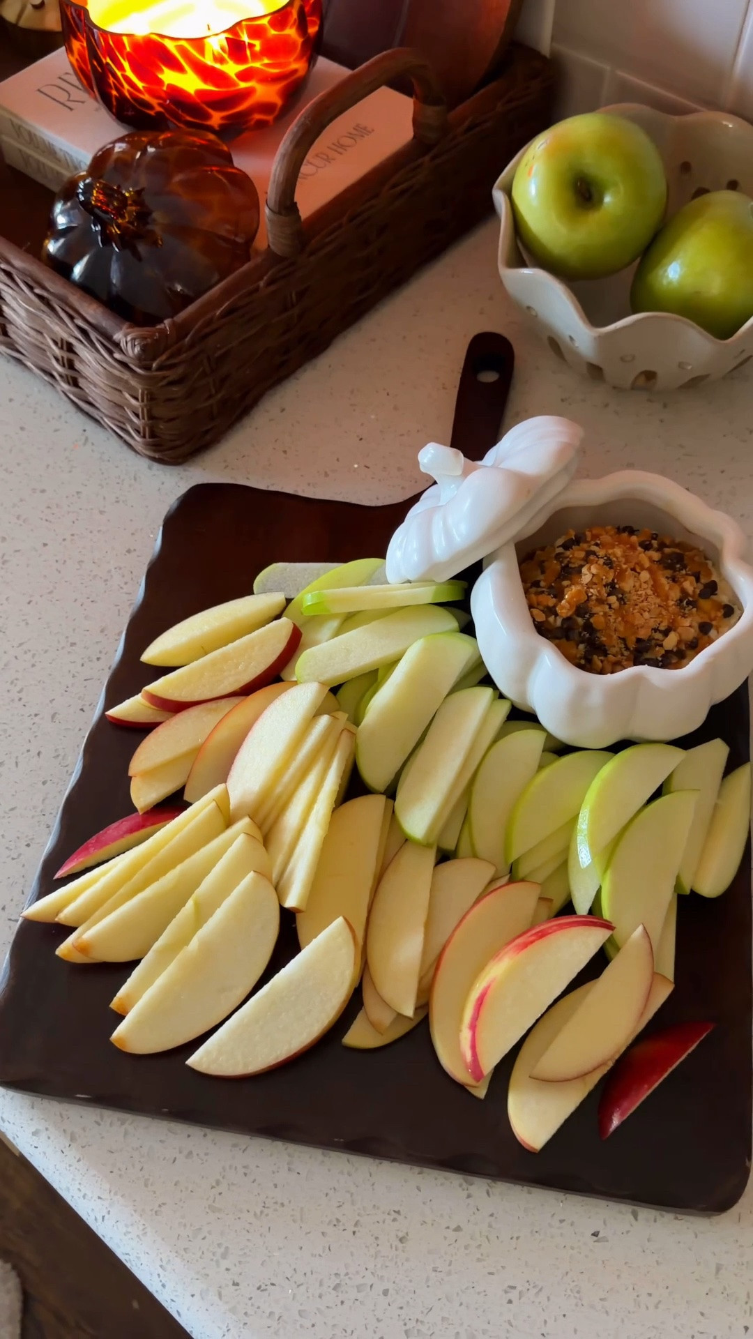 It’s sweet, salty, crunchy, creamy and SO easy to make. Just 5 ingredients and a few minutes, which makes it perfect for a cozy movie night, an easy fall snack or casual entertaining.

🍎 apples
🍰 cheesecake filling
🍫 chocolate chips
🥜 chopped peanuts
🍯 caramel sauce

#LTKHome #LTKdayinmylife #LTKfoodie