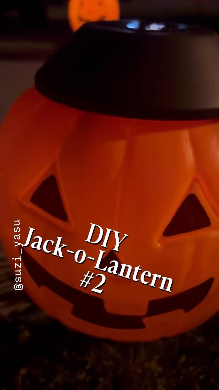 Spooky meets stylish—Halloween decorations you’ll fall in love with. 
🎃TIP 1 DIY Jack-o-Lantern #2. 
.
.
.
#halloweeen #halloween🎃 #diy #diyhomedecor #diyeasy #funny #spooky #jackolantern