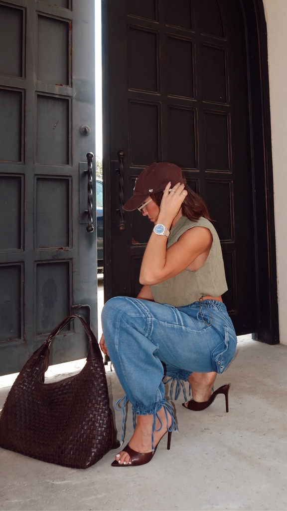 Besties… tell me why I’m kinda obsessed with this whole Amazon fit 🍂  the vest + cargo jeans + heels combo is giving effortless cool girl and I’m here for it. 

Like… should we call this our new pre-fall uniform? 🙌🏼

5’2” • 130lbs • 34DD • 25” waist
Wearing size small in the vest + small in the pants

All Amazon finds 🤌🏼🖤

#amazonfashion #fallstyle #amazonfinds #ootdinspo #petitefashion affliate

#LTKPetite #LTKOver40 #LTKStyleTip