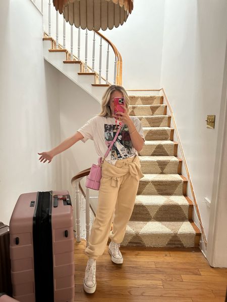Travel look to see TAYLOR SWIFT in Paris 🩵💜🩷 Abercrombie Sunday sweatpants and half zip in yellow 💛 wearing size small 

#LTKTravel #LTKFindsUnder100
