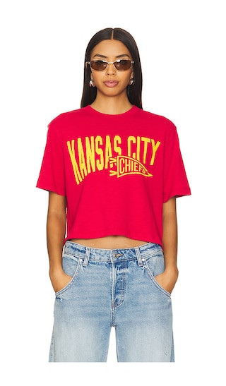 Junk Food Chiefs Dual Threat Mock Neck Crop Tee in Red. - size XL | Revolve Clothing (Global)