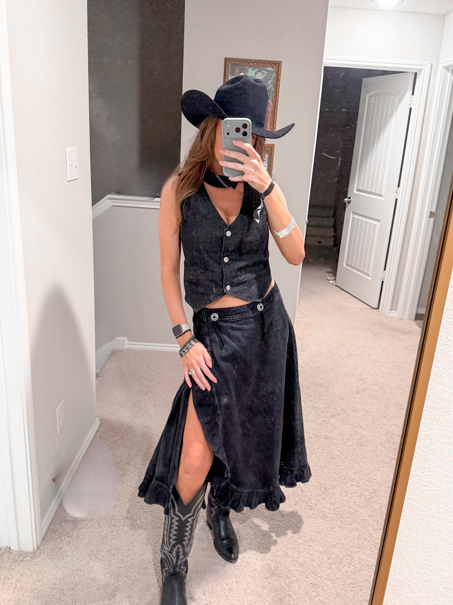 All black denim outfit for a concert at Tannahill’s Tavern in the stockyards!

#blackdenim #tecovas #tecovasboots

#LTKdayinmylife #LTKootd #LTKTravel