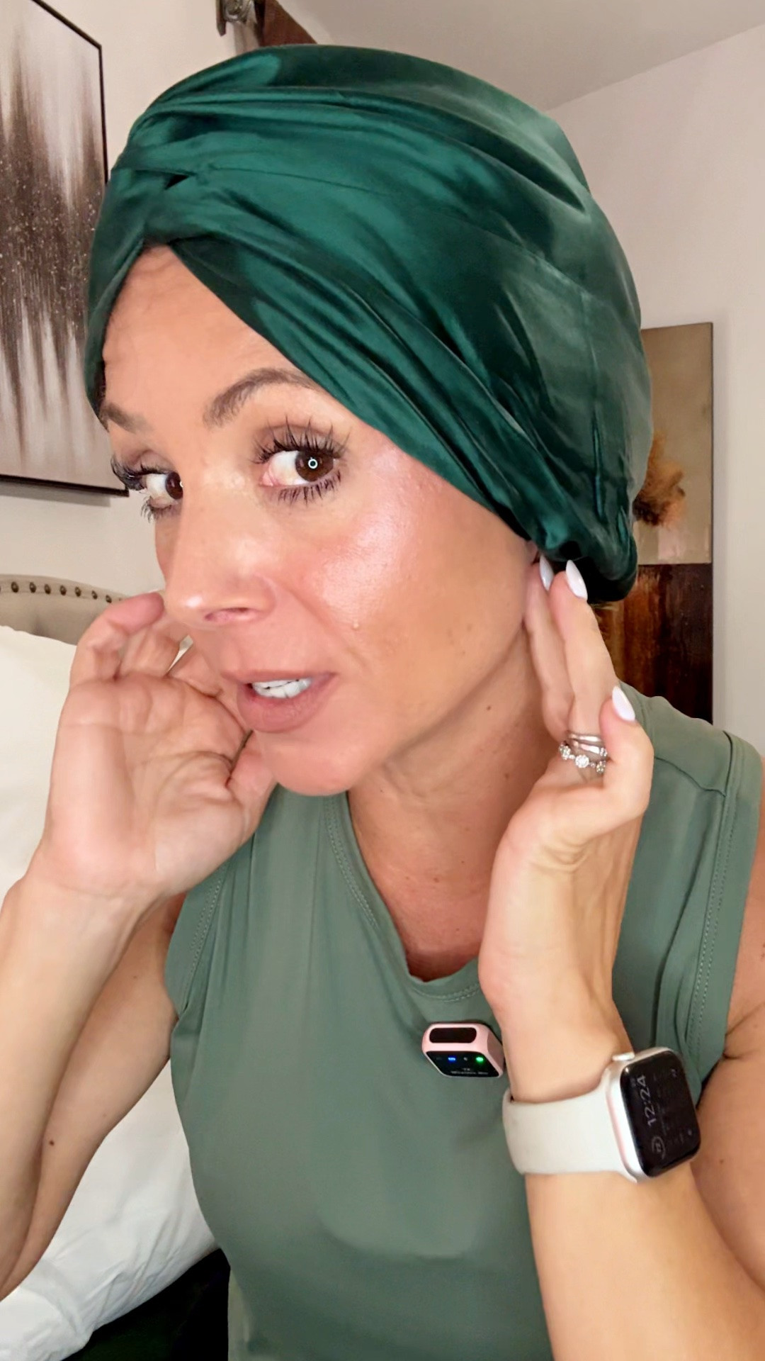 I started using the Blissy Silk Bonnet to protect my hair while I sleep, and it has made such a difference in how long I can keep my hairstyle going.

The smooth mulberry silk helps reduce friction while you sleep, which means less morning frizz and less fighting with your hair every single day.

And because this bonnet actually stays on all night… I’m not waking up with it halfway across the bed. 😂

#AD
#HairCare
#HairTok
#SilkBonnet
#HealthyHair
#HairGoals