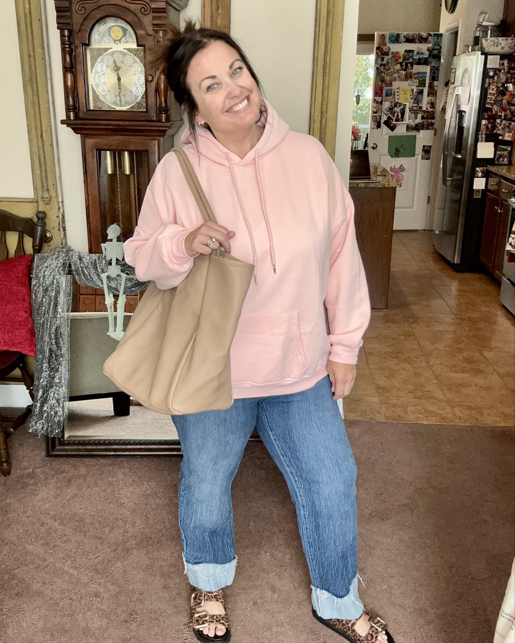 Such a great hoodie and bag ❤️

#LTKMidsize #LTKFindsUnder50 #LTKOver40