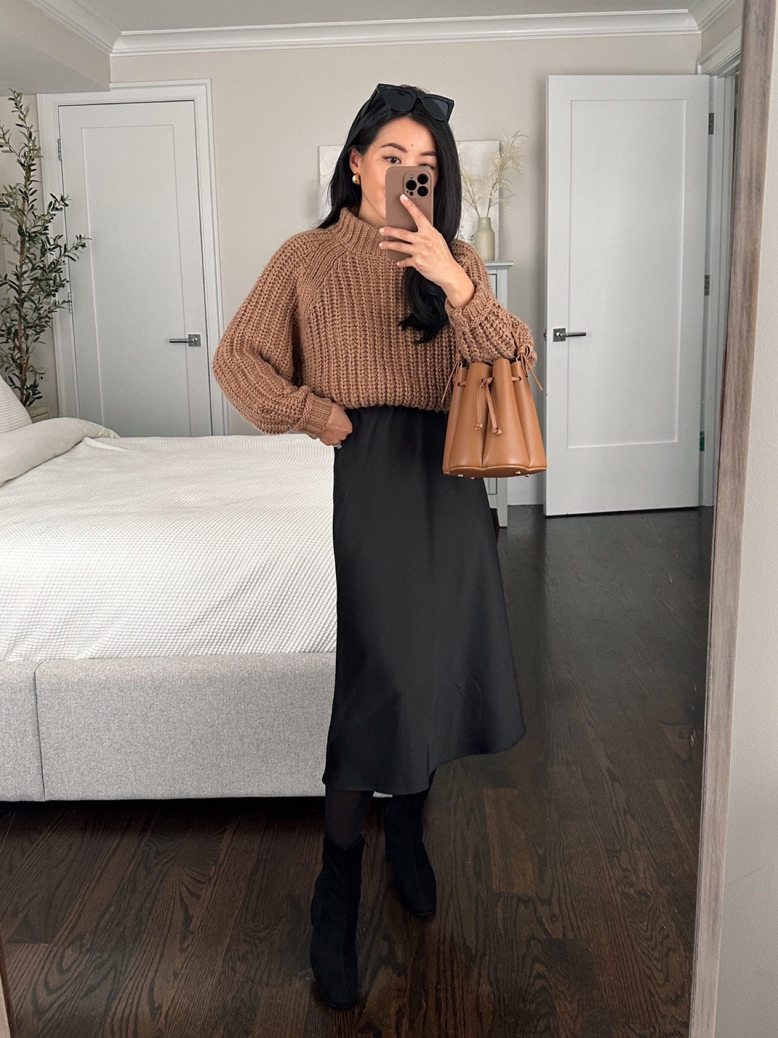 Easy slip skirt outfit idea styled for cold weather 

• H&M chunky knit sweater - Xs old color but linked similar options

• "The Drop" Amazon slip skirt xxs 

• Polene bag (not linkable)

• Old Ann Taylor booties - linked similar 

Warm petite winter outfit ideas

#LTKGiftGuide #LTKSeasonal #LTKHoliday