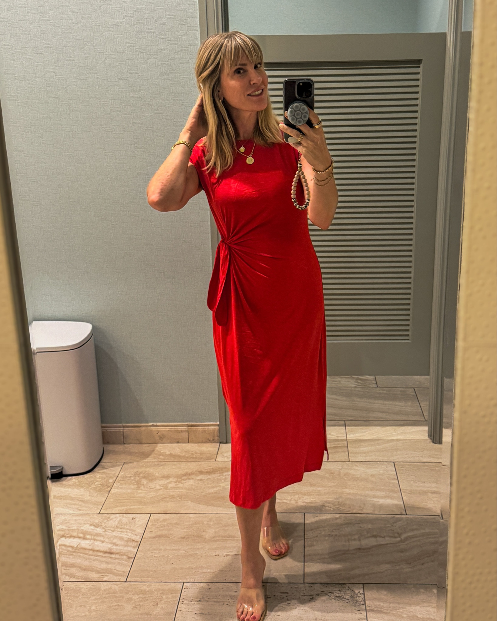 Wine tasting but make it comfy! I love this elevated t-shirt dress. This is definitely an easy throw and go if you want to look more polished. It is a simple t-shirt material, dual slits on the side, and a perfect side tie waist. 

You’d never know…it is from Walmart! 

I got a Small to keep it more fitted and elevate the look, but you could definitely do your normal size if you will just keep it casual. 

#walmartfashion 


#LTKootd #LTKMidsize #LTKSeasonal