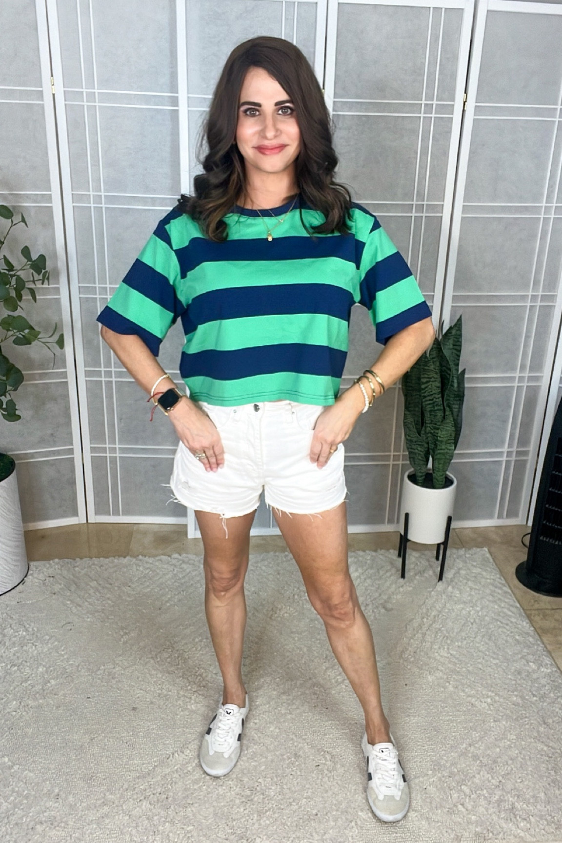 White shorts 25 waist 
Top sm 

#LTKstyletip #LTKSeasonal #LTKunder50