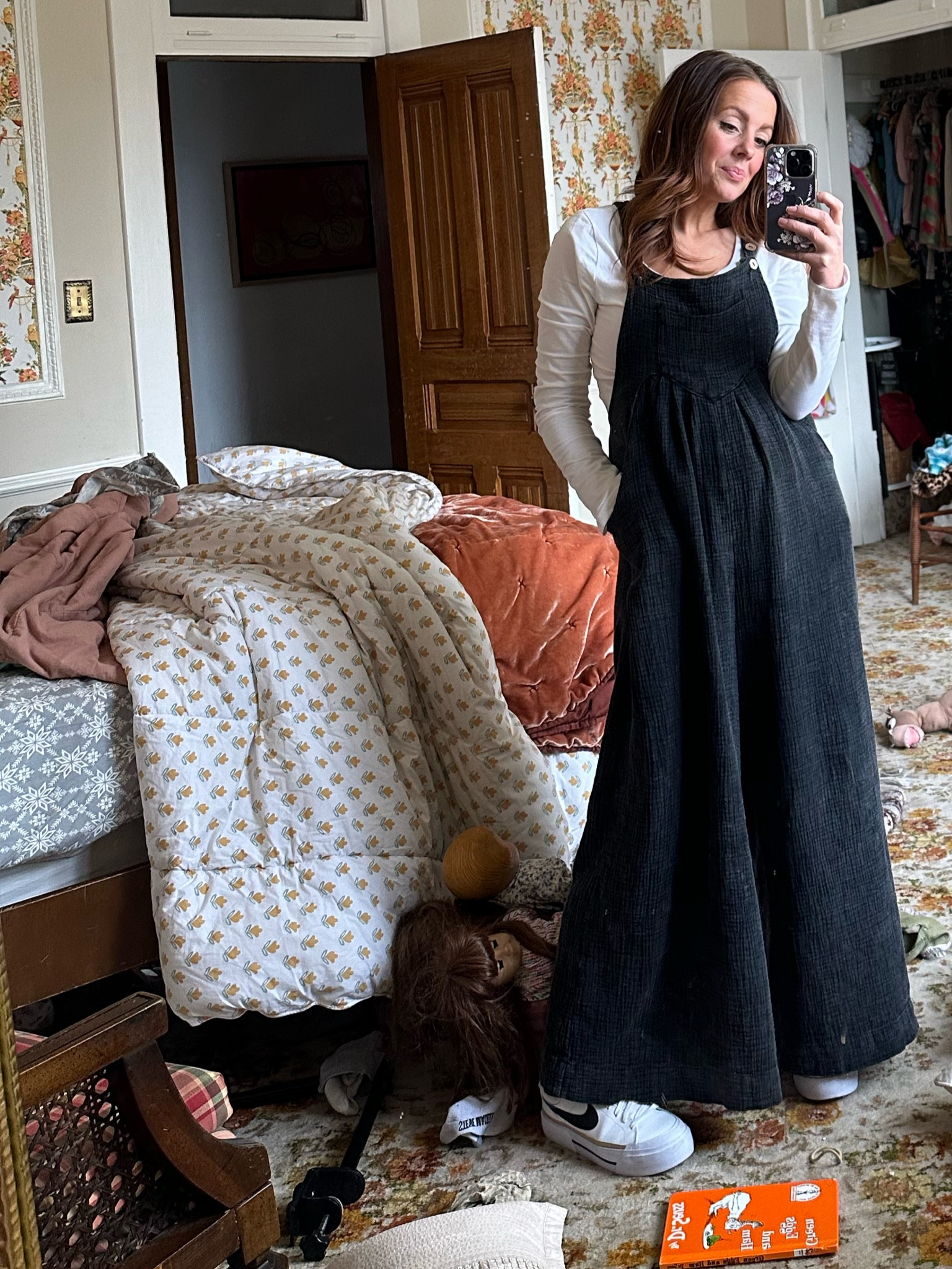 Forever wearing overalls 🤎✨ these are my favorite 🙌🏼 wearing a size small 🧡